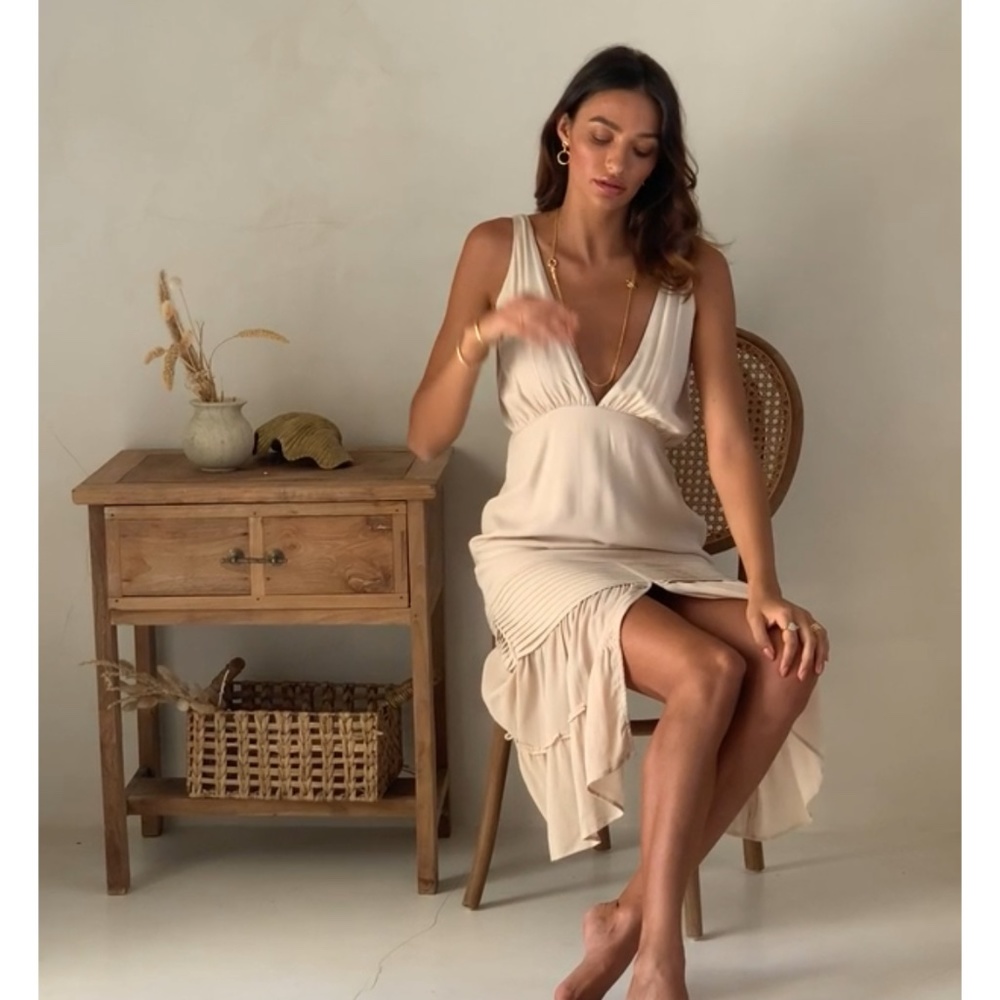 Aura the Label Lauren Midi white / cream dress Small